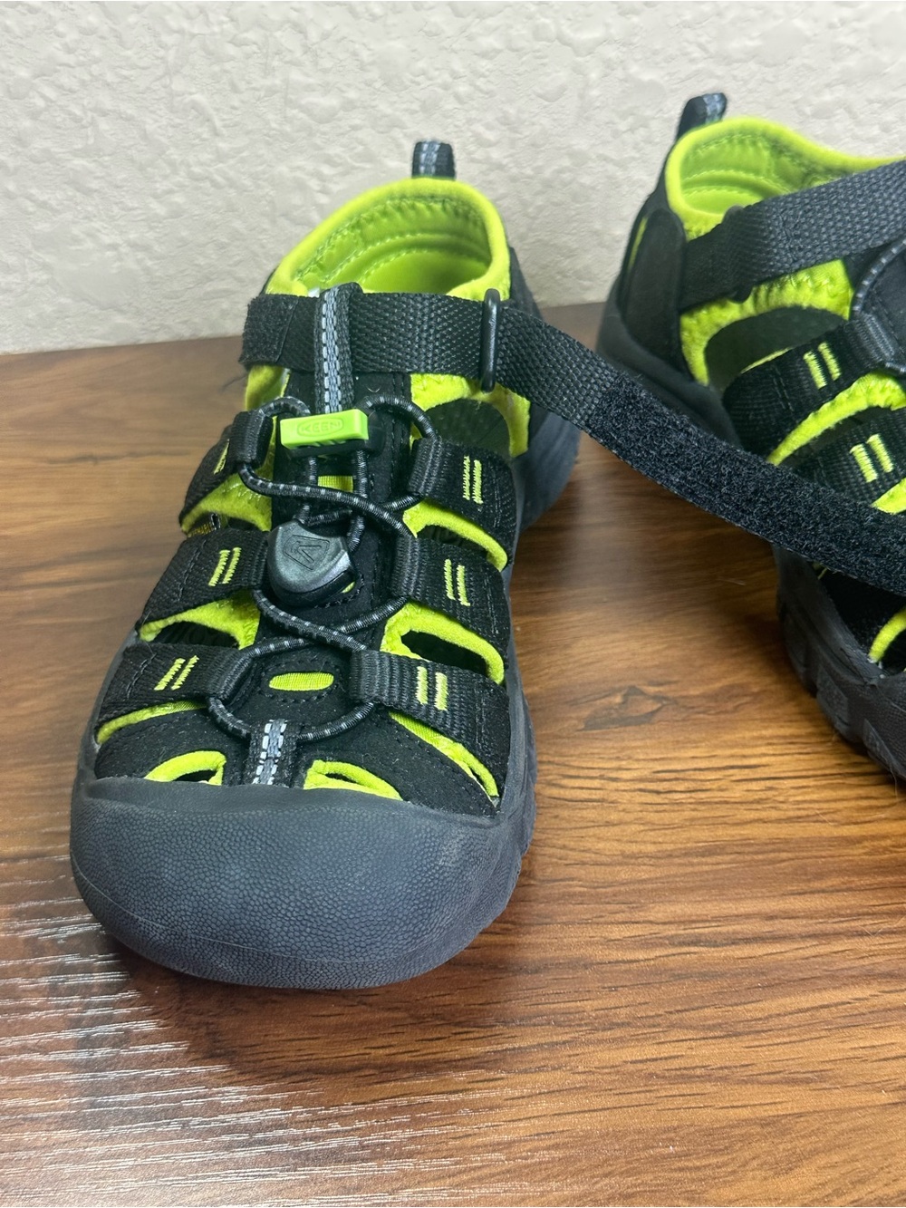 KEEN Newport H2 Kids Sandals Size 13 Black Lime Green Hiking Water Shoes 1009965 - Picture 9 of 12